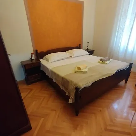 Lägenhet Bugenvilija Split